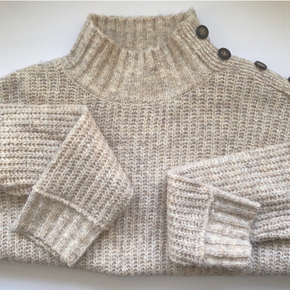 Jessica Simpson Cropped Mock Neck Sweater With Button Detail Size Small